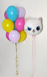 Яркий фонтан, котёнок