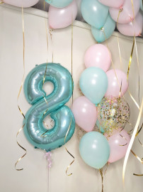 Фонтан, цифрой и шары под потолок